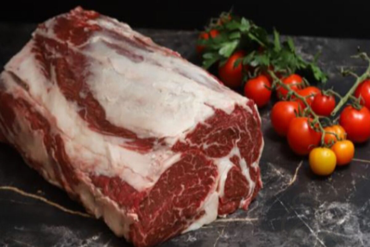 Bife ancho de vacuno argentino sin tapa, con tomates