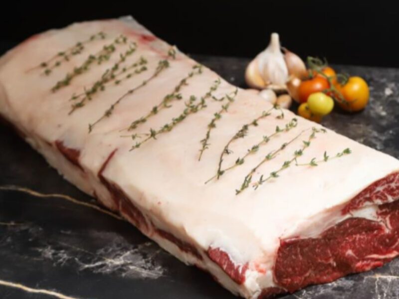 Bife angosto de vacuno argentino, corte con ajo