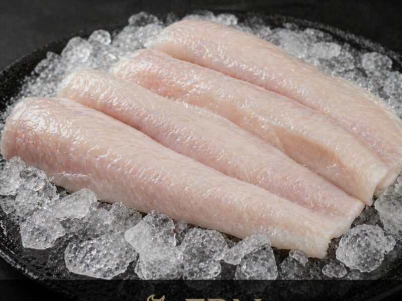 Filetes de merluza sobre hielo